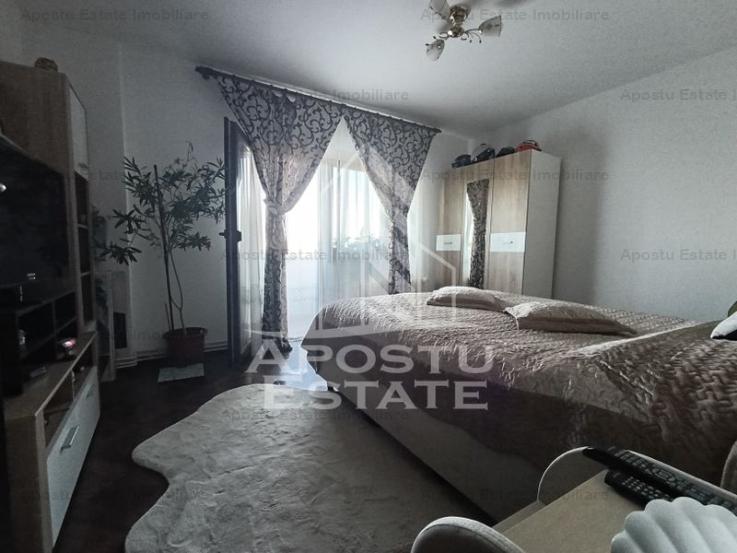 Apartament 4 camere, decomandat, 3 dormitoare, 2 bai, zona Fratelia.