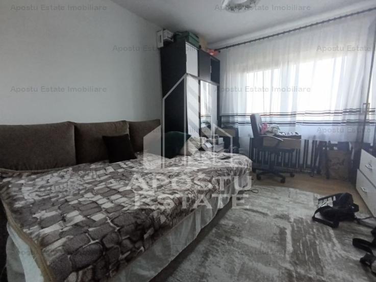 Apartament 4 camere, decomandat, 3 dormitoare, 2 bai, zona Fratelia.