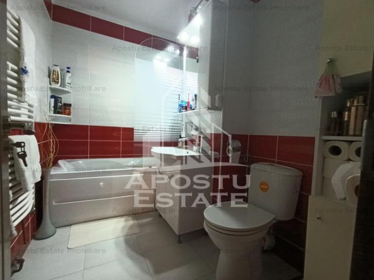 Apartament 4 camere, decomandat, 3 dormitoare, 2 bai, zona Fratelia.