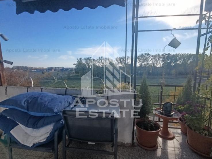 Apartament 4 camere, decomandat, 3 dormitoare, 2 bai, zona Fratelia.