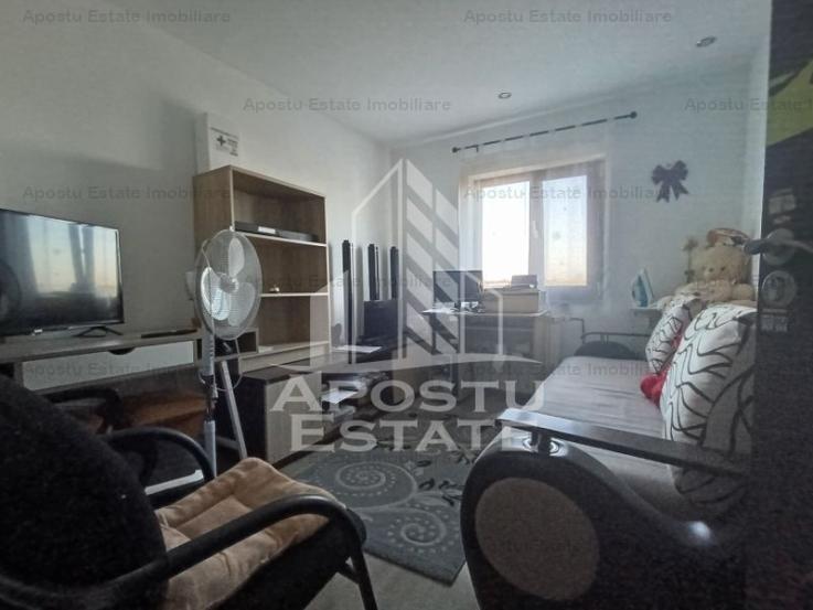 Apartament 4 camere, decomandat, 3 dormitoare, 2 bai, zona Fratelia.