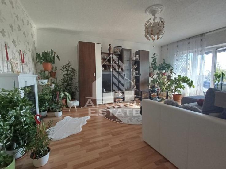 Apartament 4 camere, decomandat, 3 dormitoare, 2 bai, zona Fratelia.