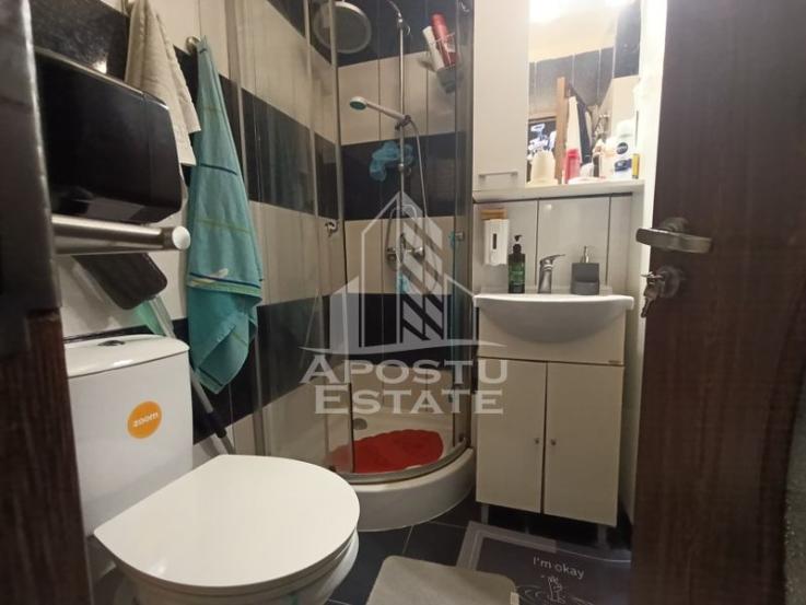 Apartament 4 camere, decomandat, 3 dormitoare, 2 bai, zona Fratelia.