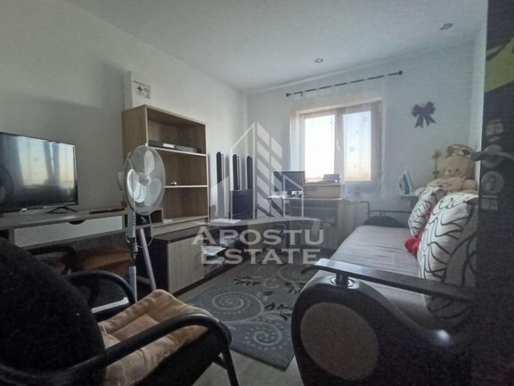 Apartament 4 camere, decomandat, 3 dormitoare, 2 bai, zona Fratelia.