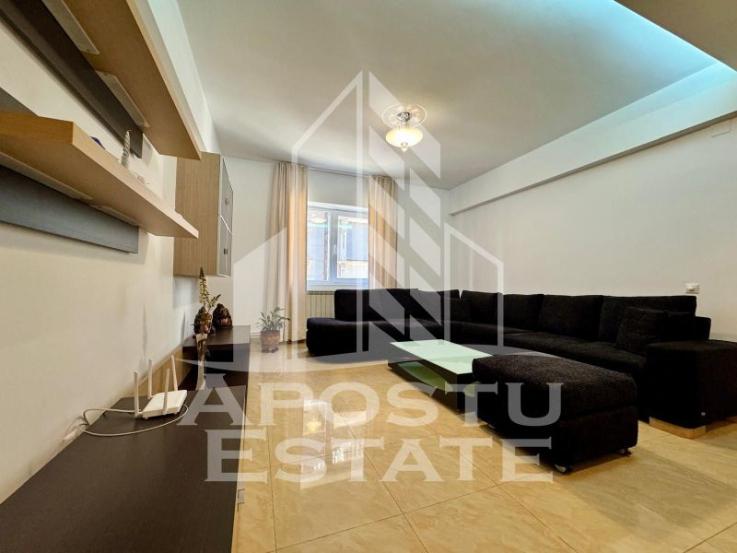 Apartament cu 3 camere semicentral cu o suprafata de 90 mp