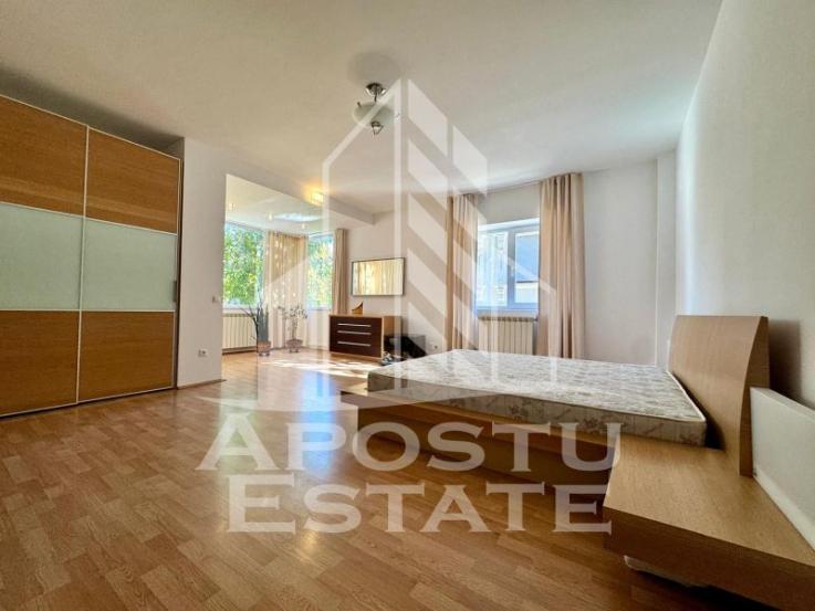 Apartament cu 3 camere semicentral cu o suprafata de 90 mp