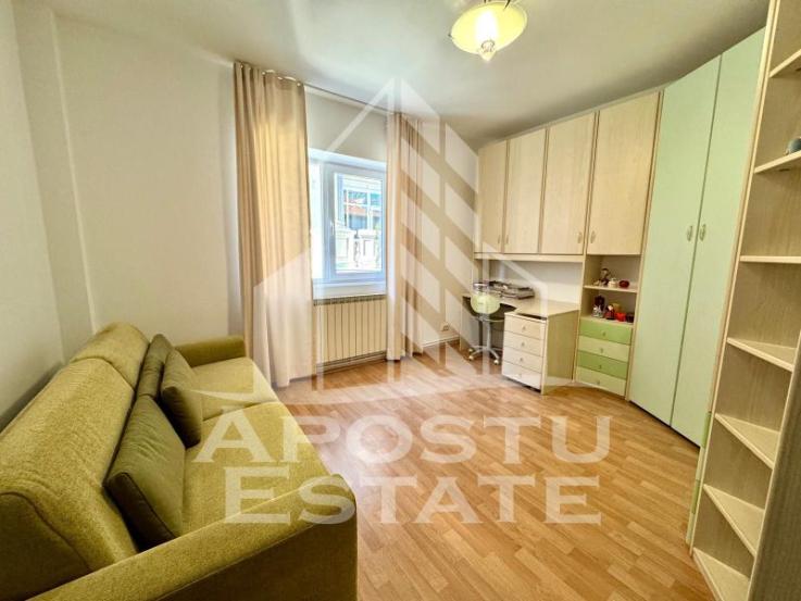 Apartament cu 3 camere semicentral cu o suprafata de 90 mp