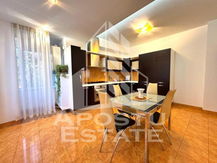 Apartament cu 3 camere semicentral cu o suprafata de 90 mp