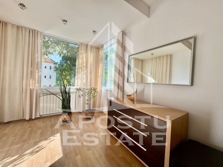 Apartament cu 3 camere semicentral cu o suprafata de 90 mp