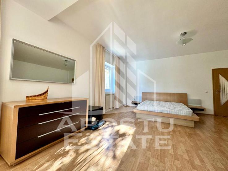 Apartament cu 3 camere semicentral cu o suprafata de 90 mp