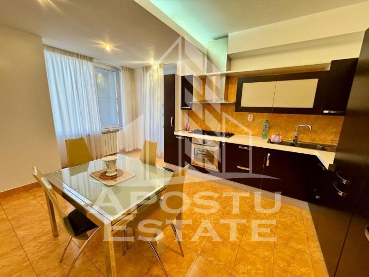 Apartament cu 3 camere semicentral cu o suprafata de 90 mp