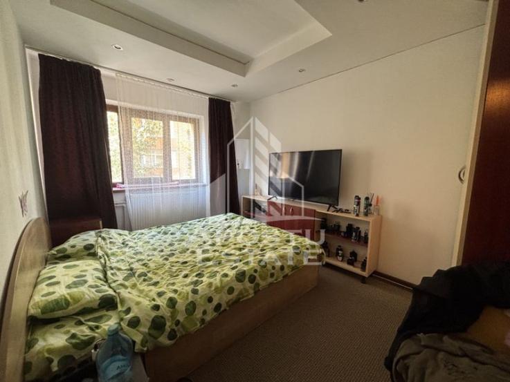 Apartament cu 3 camere in zona UMT, centrala proprie