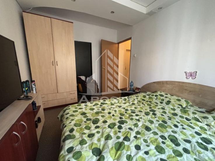 Apartament cu 3 camere in zona UMT, centrala proprie