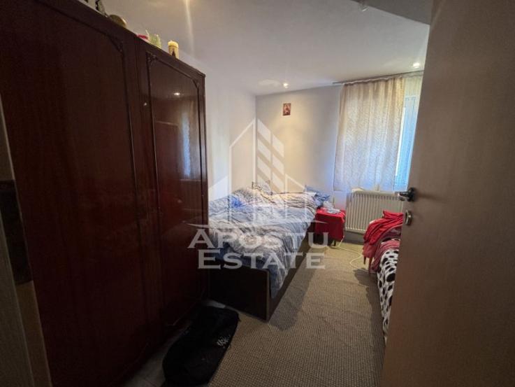 Apartament cu 3 camere in zona UMT, centrala proprie