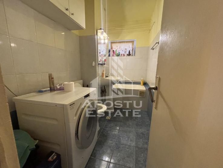 Apartament cu 3 camere in zona UMT, centrala proprie