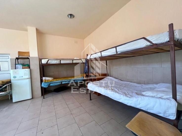 Casa 3 camere dotata cu 14 paturi,centrala proprie,in zona Lipovei