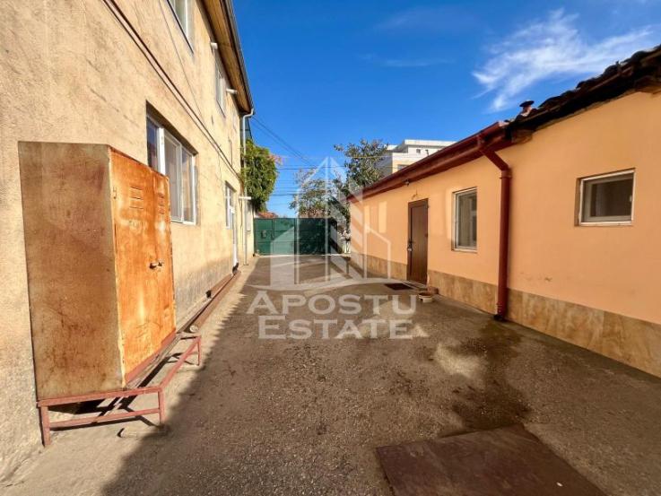 Casa 3 camere dotata cu 14 paturi,centrala proprie,in zona Lipovei