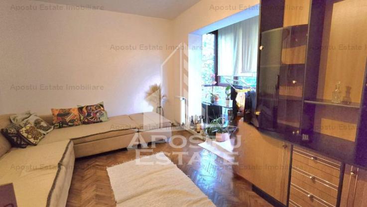 Apartament cu 2 camere, decomandat, centrala proprie, zona Lipovei