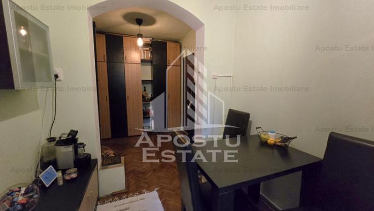 Apartament cu 2 camere, decomandat, centrala proprie, zona Lipovei