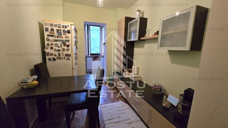 Apartament cu 2 camere, decomandat, centrala proprie, zona Lipovei