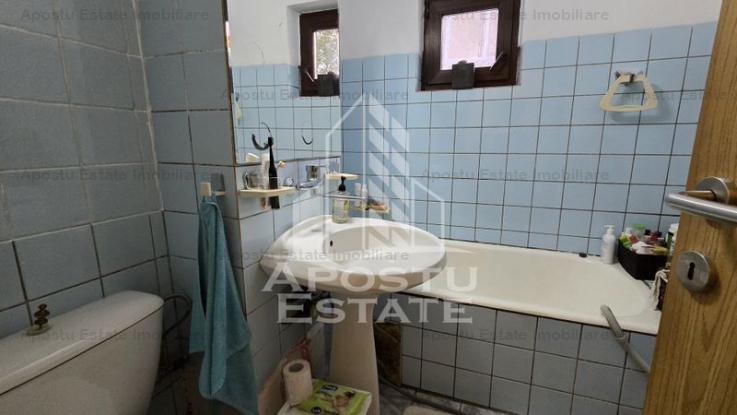 Apartament cu 2 camere, decomandat, centrala proprie, zona Lipovei