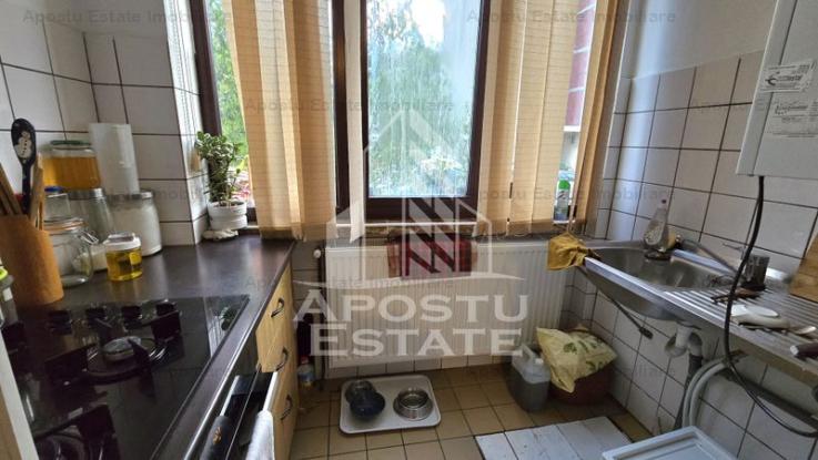 Apartament cu 2 camere, decomandat, centrala proprie, zona Lipovei