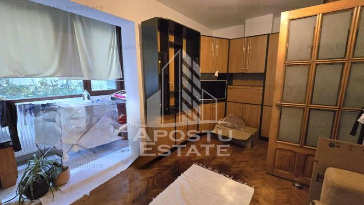 Apartament cu 2 camere, decomandat, centrala proprie, zona Lipovei