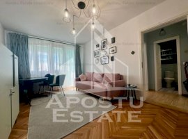 Apartament decomandat, 2 camere, centrala proprie, Complex