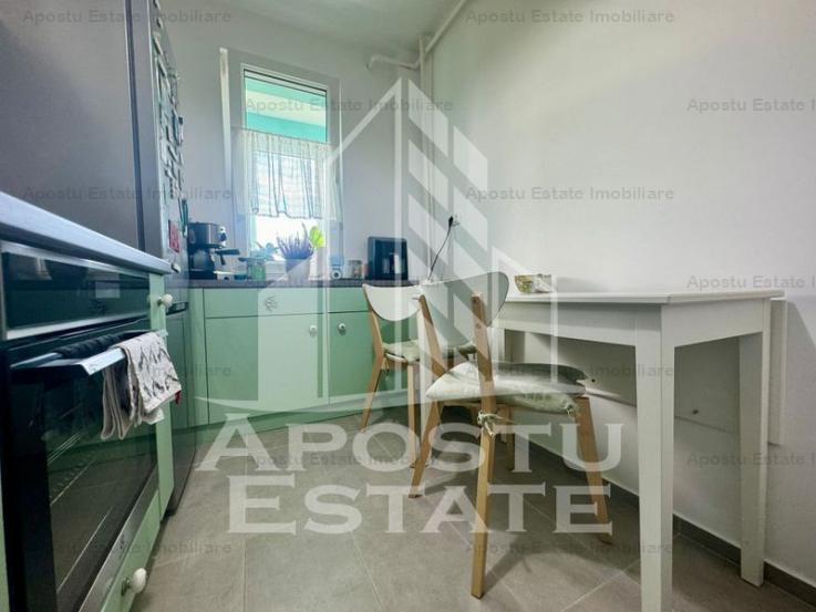 Apartament decomandat, 2 camere, centrala proprie, Complex