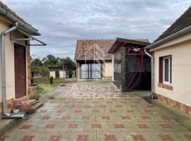 Casa renovata Berecuta comuna Birda asfalt