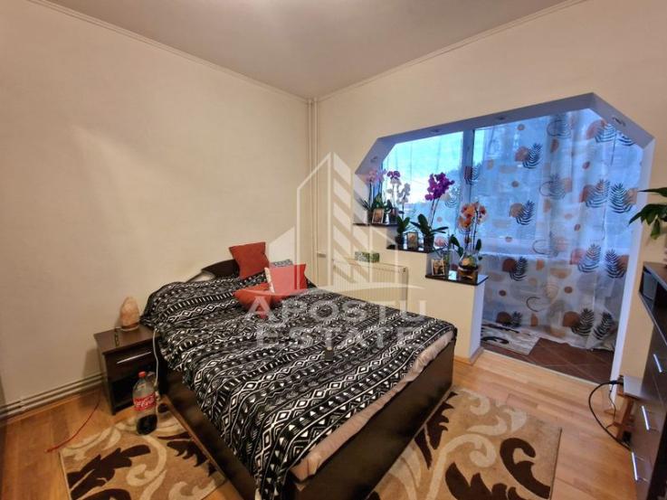 Apartament cu 2 camere, centrala proprie, etaj 1, zona Lipovei