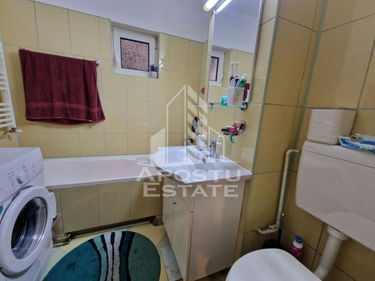 Apartament cu 2 camere, centrala proprie, etaj 1, zona Lipovei