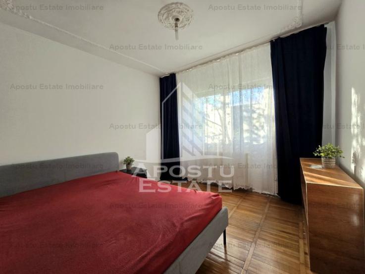 Apartament decomandat cu 3 camere, etaj intermediar,  zona Lipovei