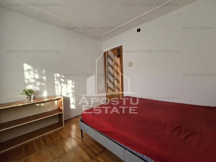 Apartament decomandat cu 3 camere, etaj intermediar,  zona Lipovei