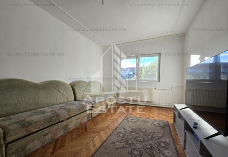 Apartament decomandat cu 3 camere, etaj intermediar,  zona Lipovei