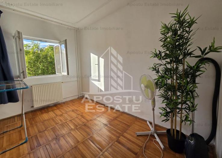 Apartament decomandat cu 3 camere, etaj intermediar,  zona Lipovei