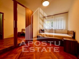 Apartament cu 3 camere, decomandat, in zona Sagului