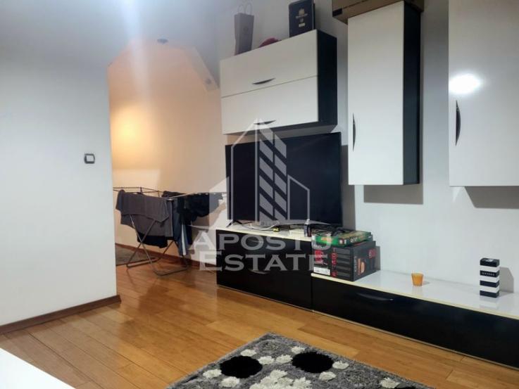 Apartament cu 3 camere si 2 bai, centrala proprie, zona Aradului