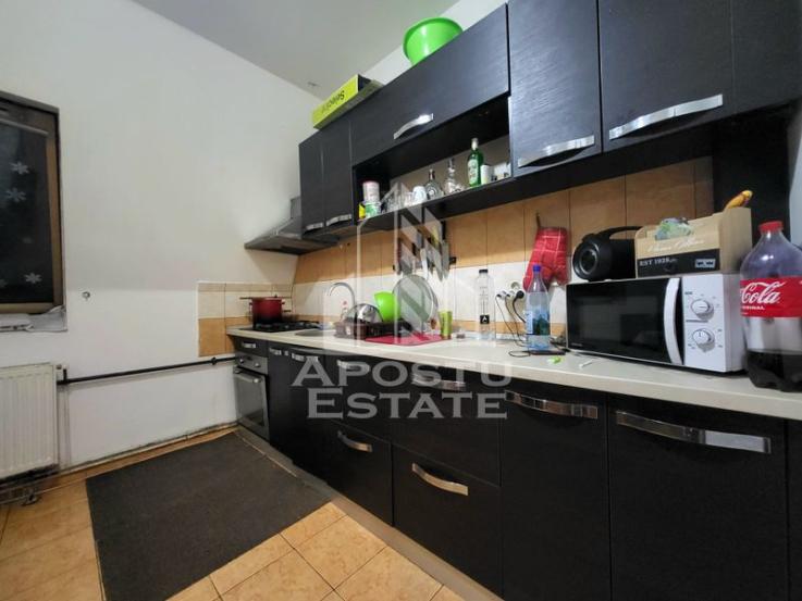 Apartament cu 3 camere si 2 bai, centrala proprie, zona Aradului