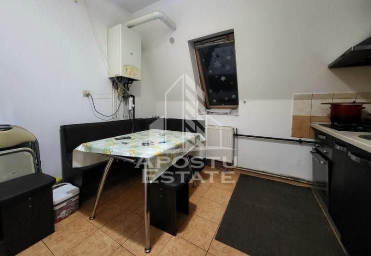 Apartament cu 3 camere si 2 bai, centrala proprie, zona Aradului