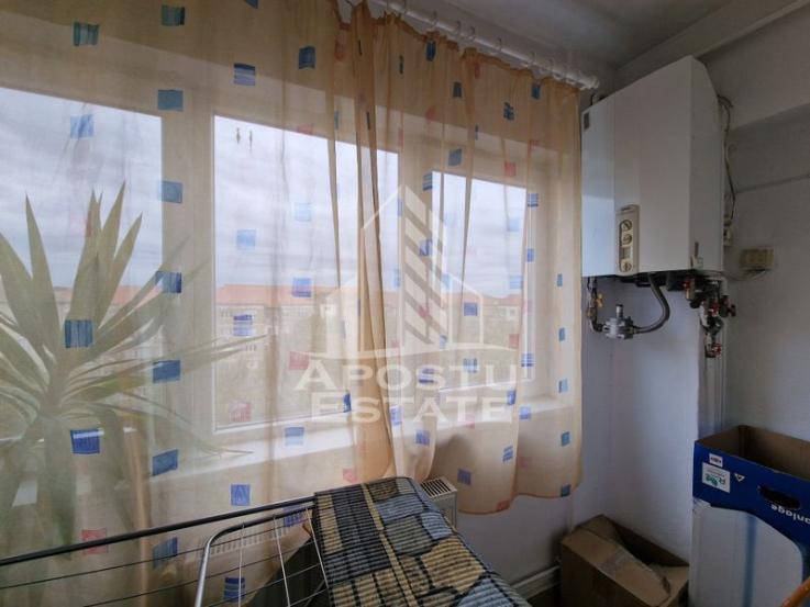 Apartament 2 camere, decomandat, centrala proprie, zona Torontalului