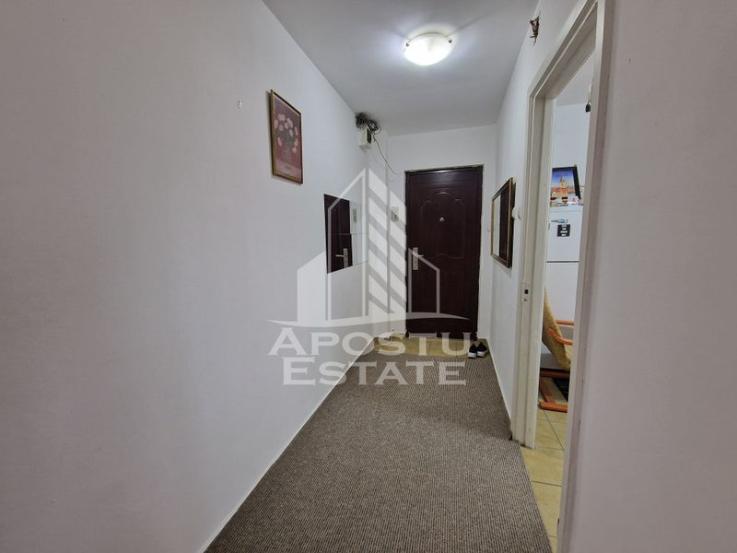 Apartament 2 camere, decomandat, centrala proprie, zona Torontalului