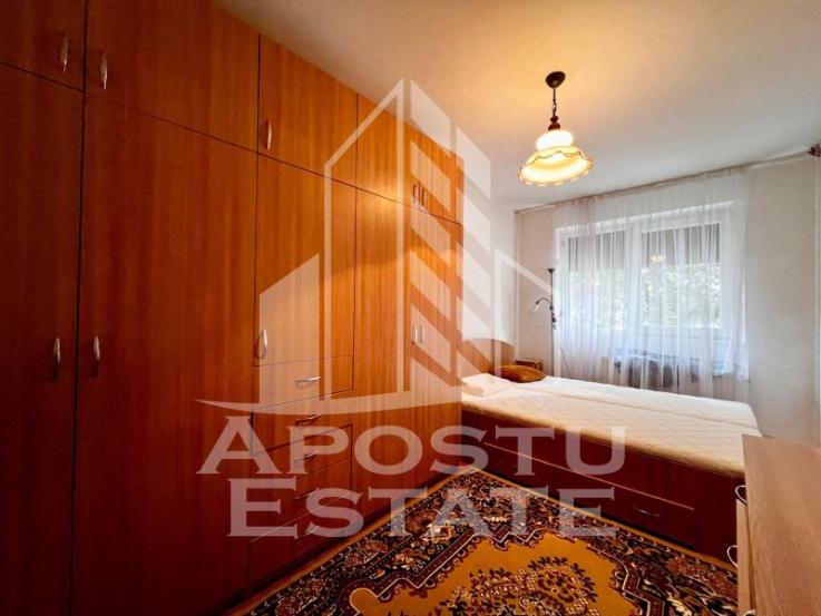 Apartament cu 3 camere, centrala proprie, cu debara, zona Sagului