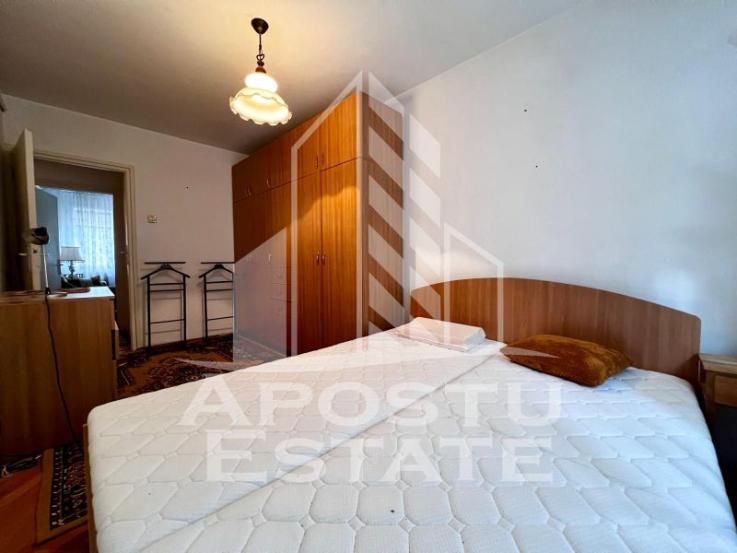 Apartament cu 3 camere, centrala proprie, cu debara, zona Sagului