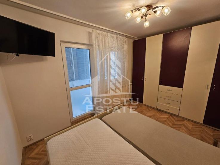 Apartament 4 camere,  decomandat, 2 bai, Zona Complex Studentesc