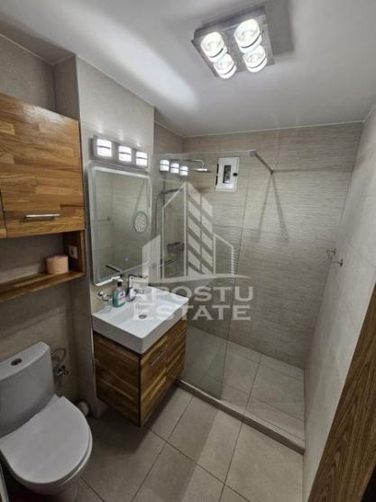 Apartament 4 camere,  decomandat, 2 bai, Zona Complex Studentesc