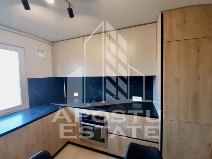 Apartament 3 camere, renovat, etaj 3, centrala, Complexul Studentesc