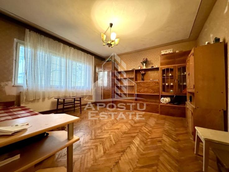 Apartament 3 camere, 2 bai, centrala proprie, zona Girocului