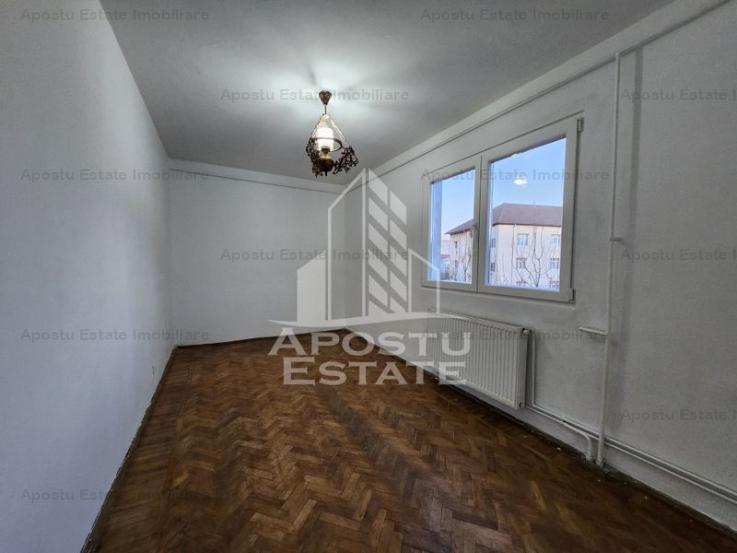 Apartament cu 3 camere, centrala proprie, zona Dacia