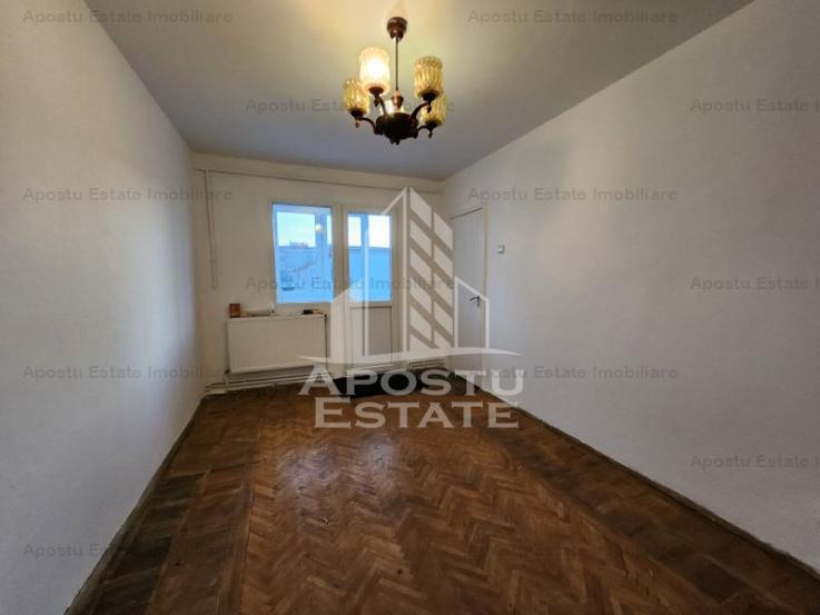 Apartament cu 3 camere, centrala proprie, zona Dacia